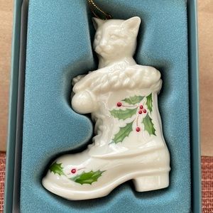 Lenox Vintage 1997 Cat in Boot Ornament